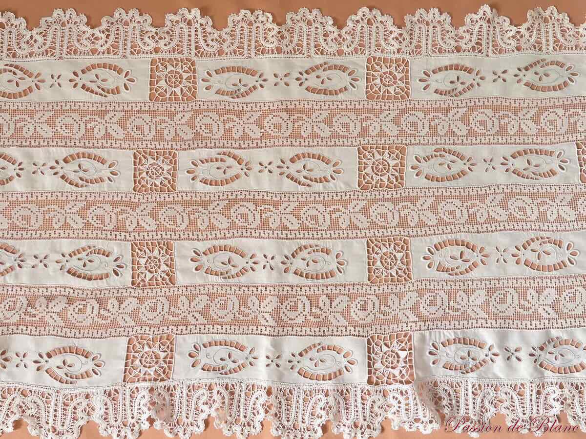 Grand napperon,chemin de table, broderies,dentelles main toile fil lin – Image 3
