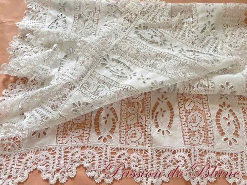 Grand chemin table dentelle broderie main