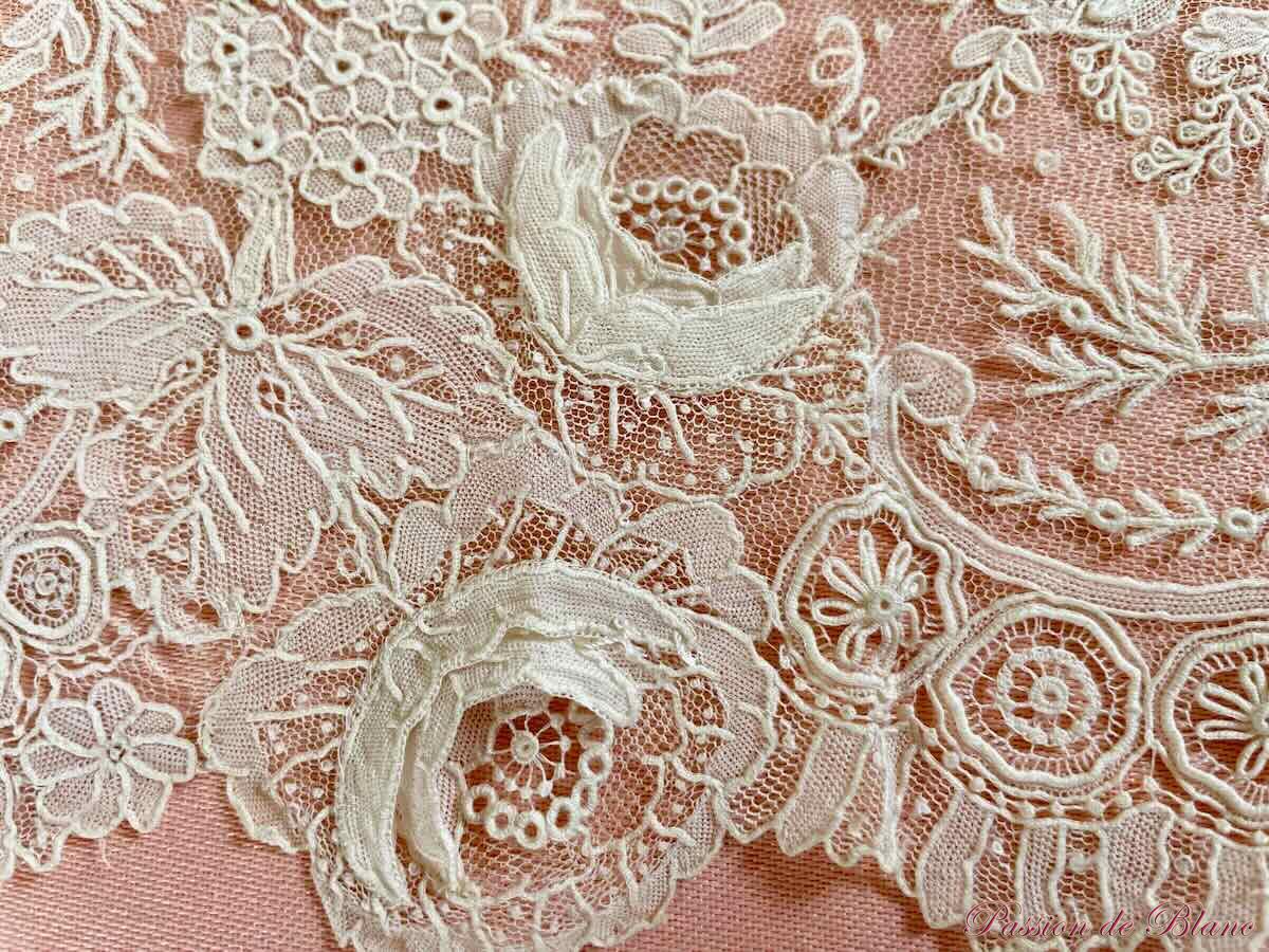 Dentelle à l'aiguille au point gaze avec motifs fleuris de roses,feuillages – Image 2