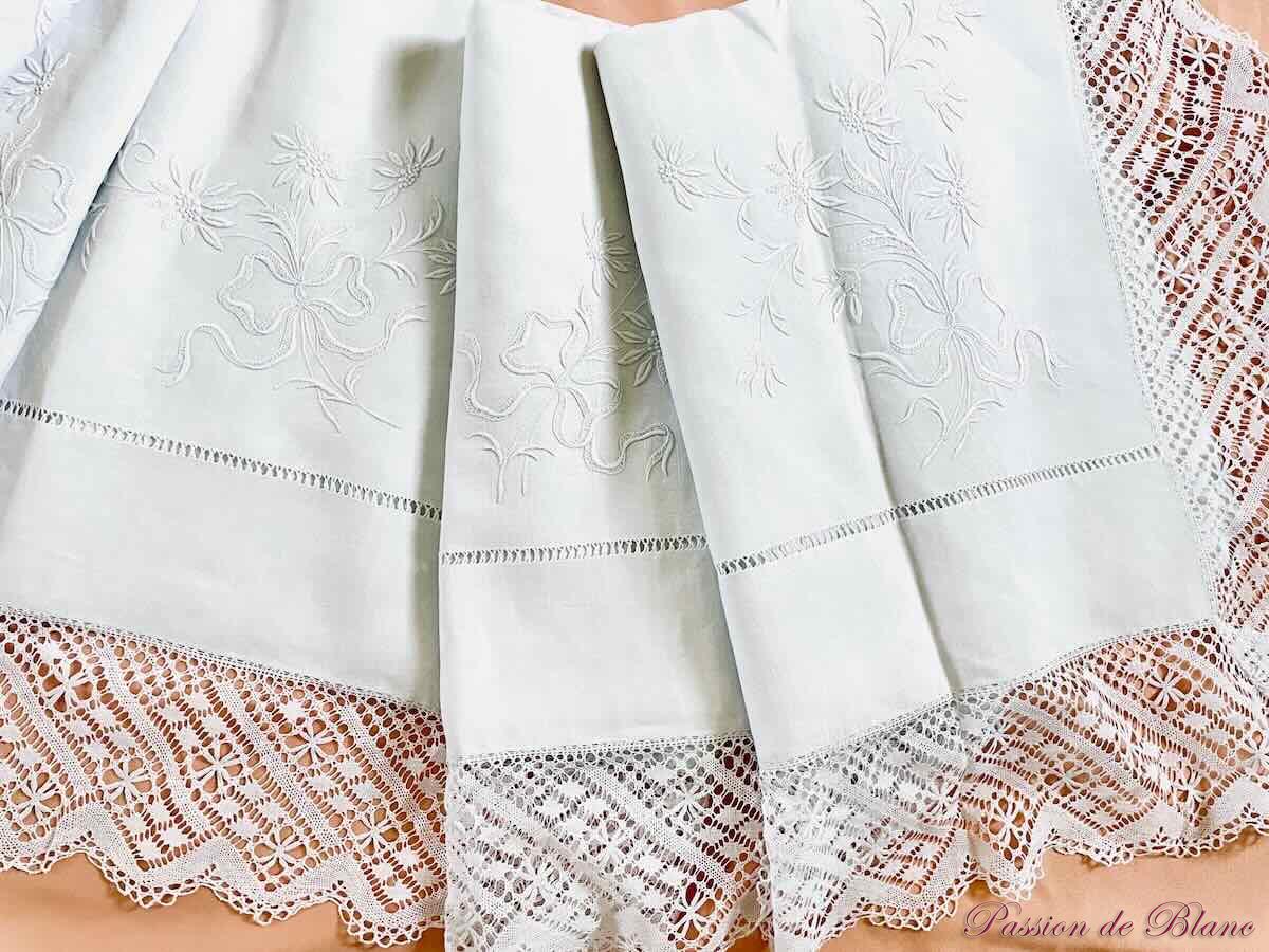 Drap lin fin broderies dentelle main