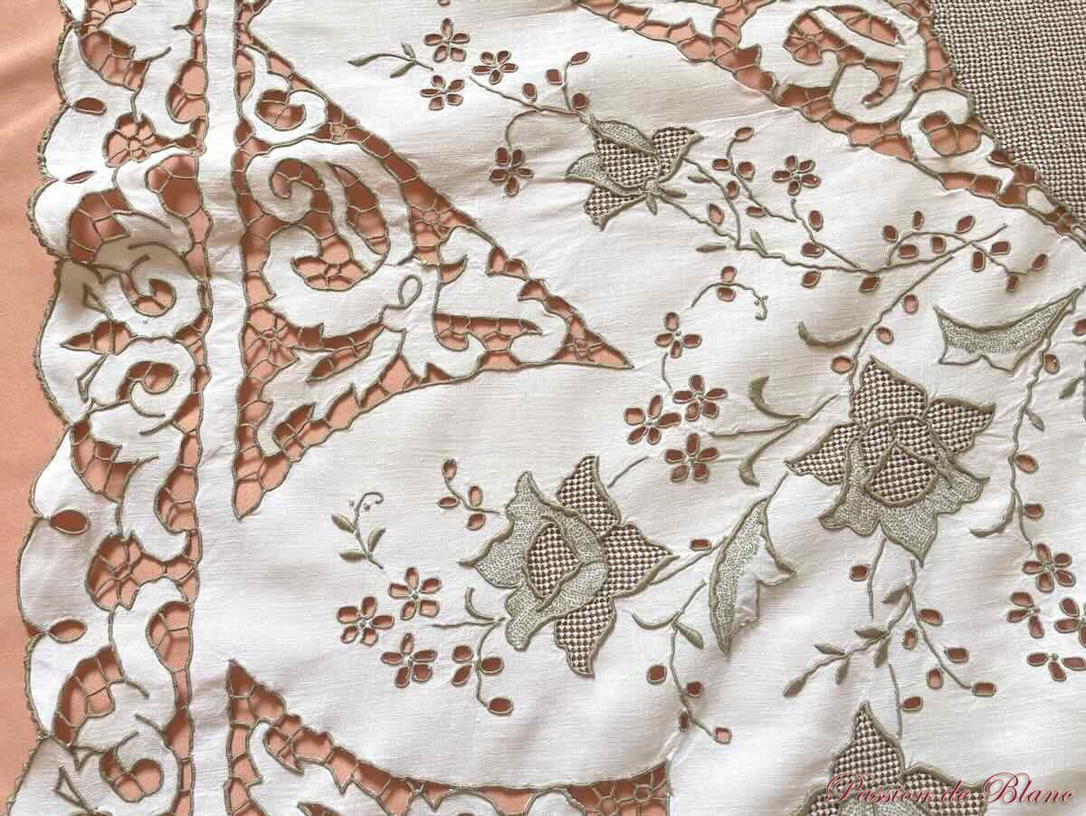 Nappe Richelieu broderie main fil lin