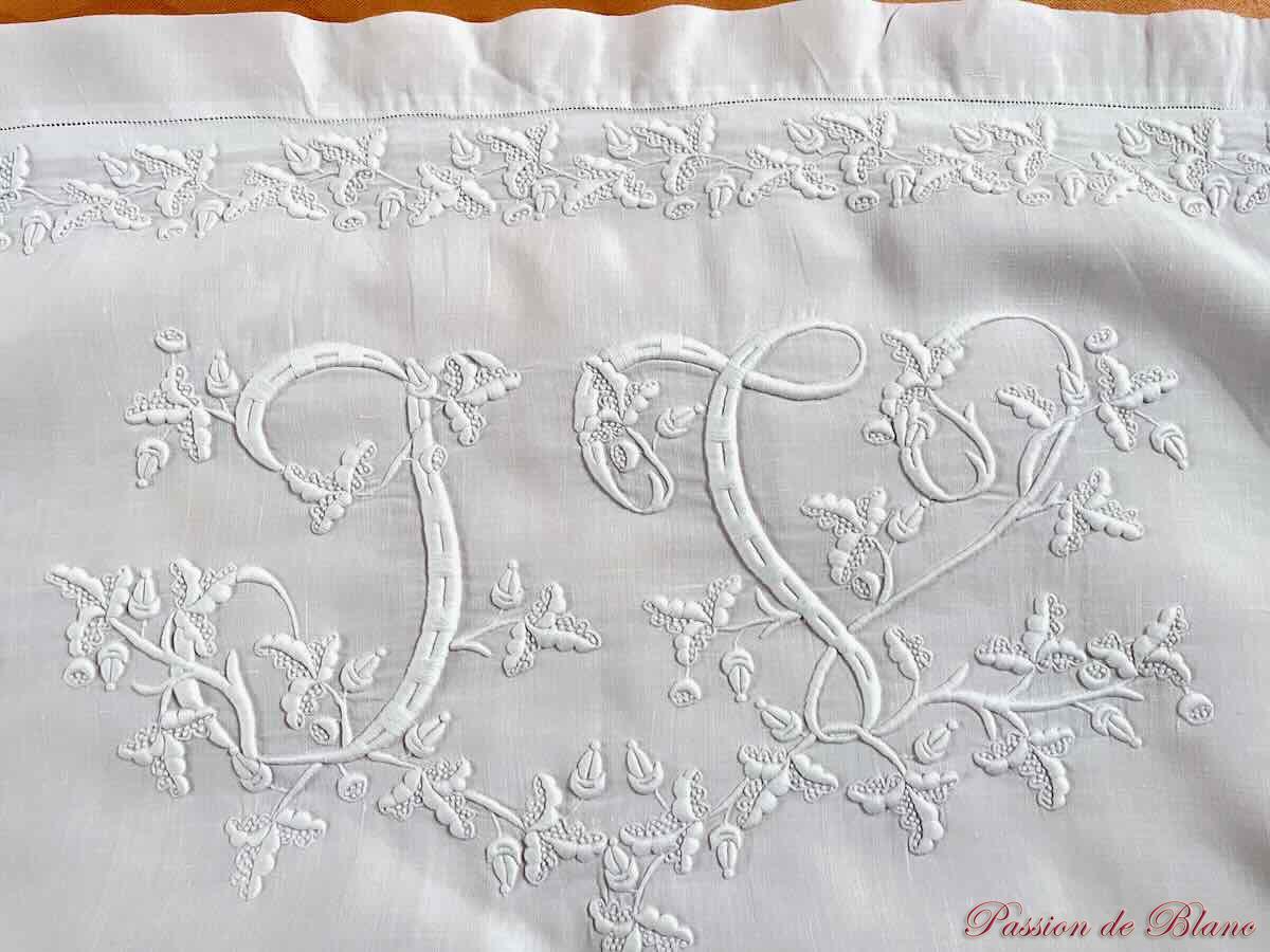 Somptueuse paire de taies "JV" fil lin ,imposantes broderies main – Image 8