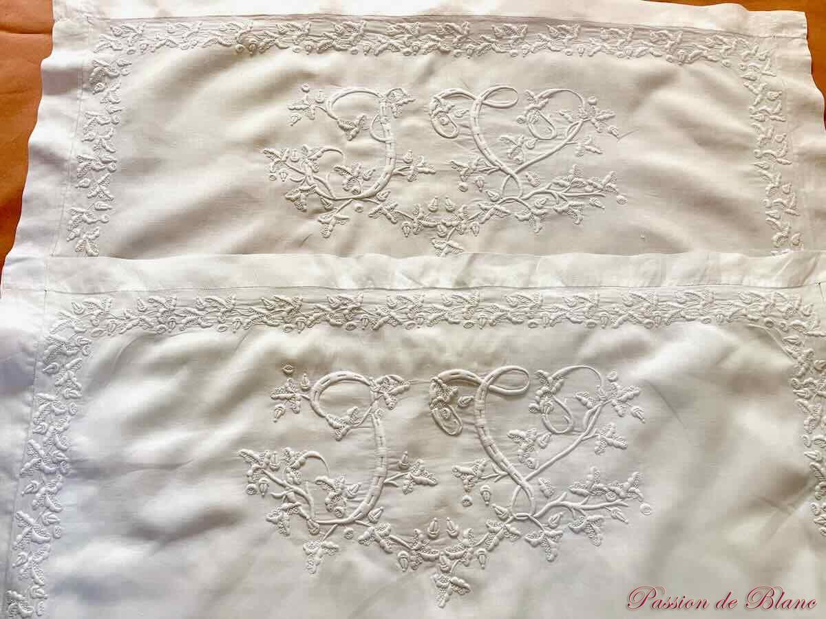 Paire taies broderie main superbe