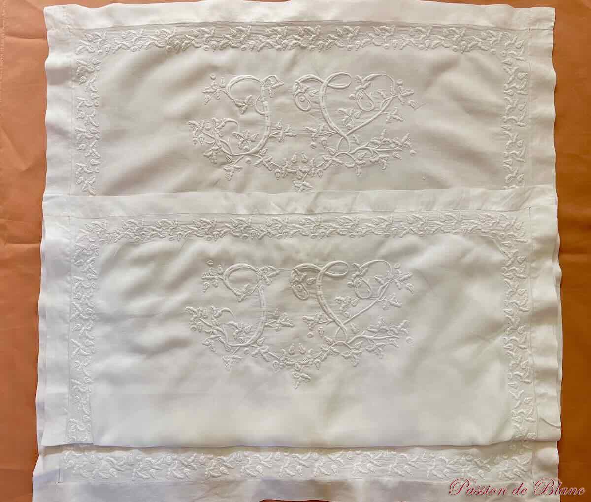 Somptueuse paire de taies "JV" fil lin ,imposantes broderies main – Image 5