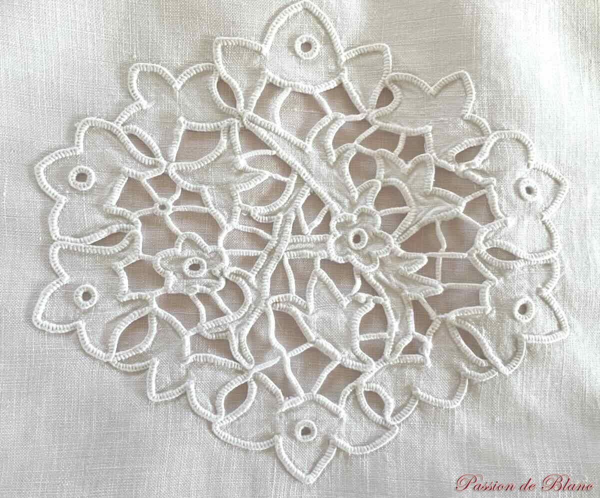 taie bébé broderie Richelieu