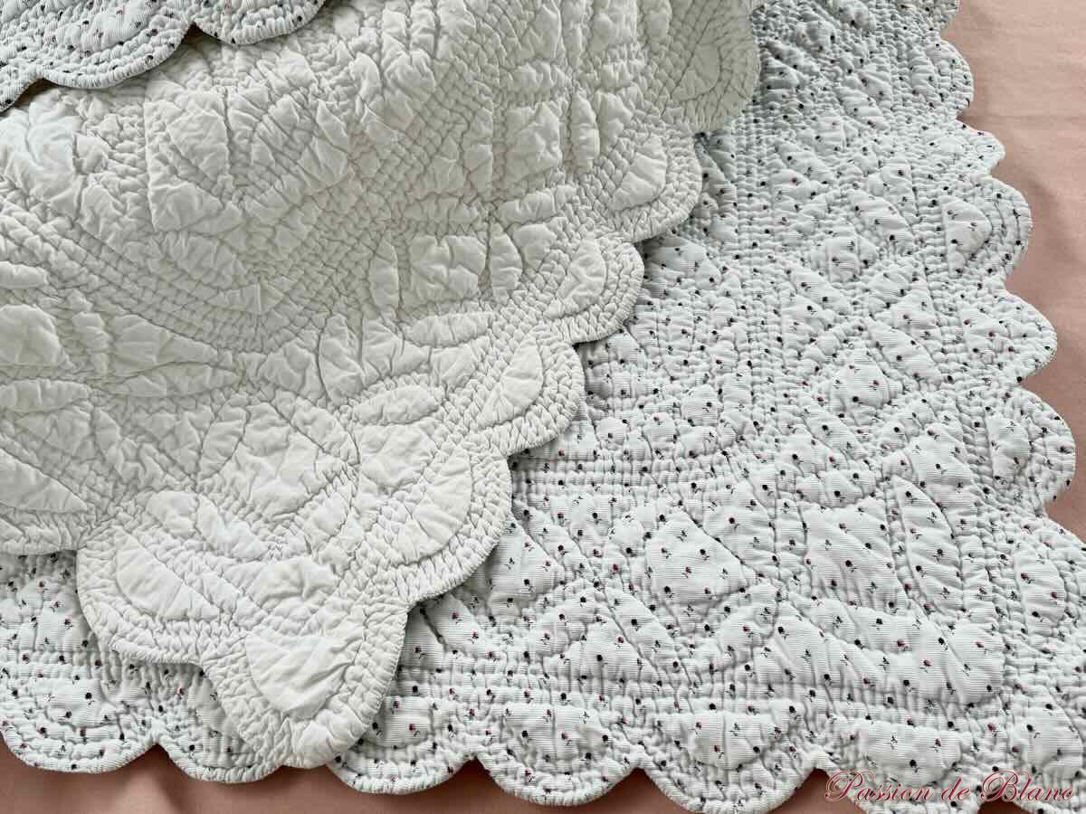 Courtepointe Piquée Main, Festonnée: Double Face Avec Motifs Provençaux – Image 2