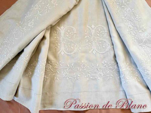 Drap BB lin fin retours brodées