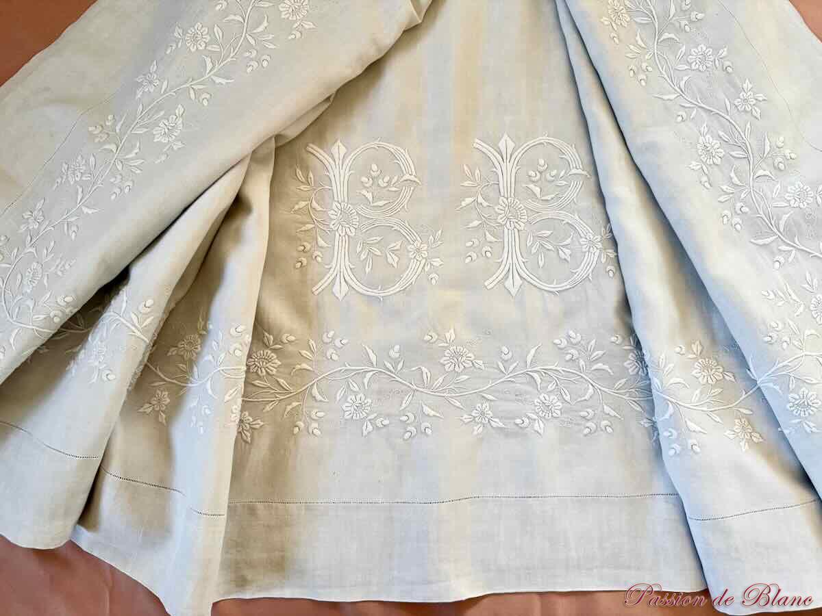 Drap BB lin fin retours brodées