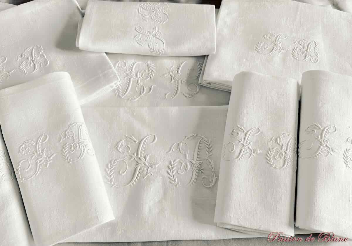 Service de table 12 couverts, damassé de lin fin avec monogramme JB, broderie main – Image 5