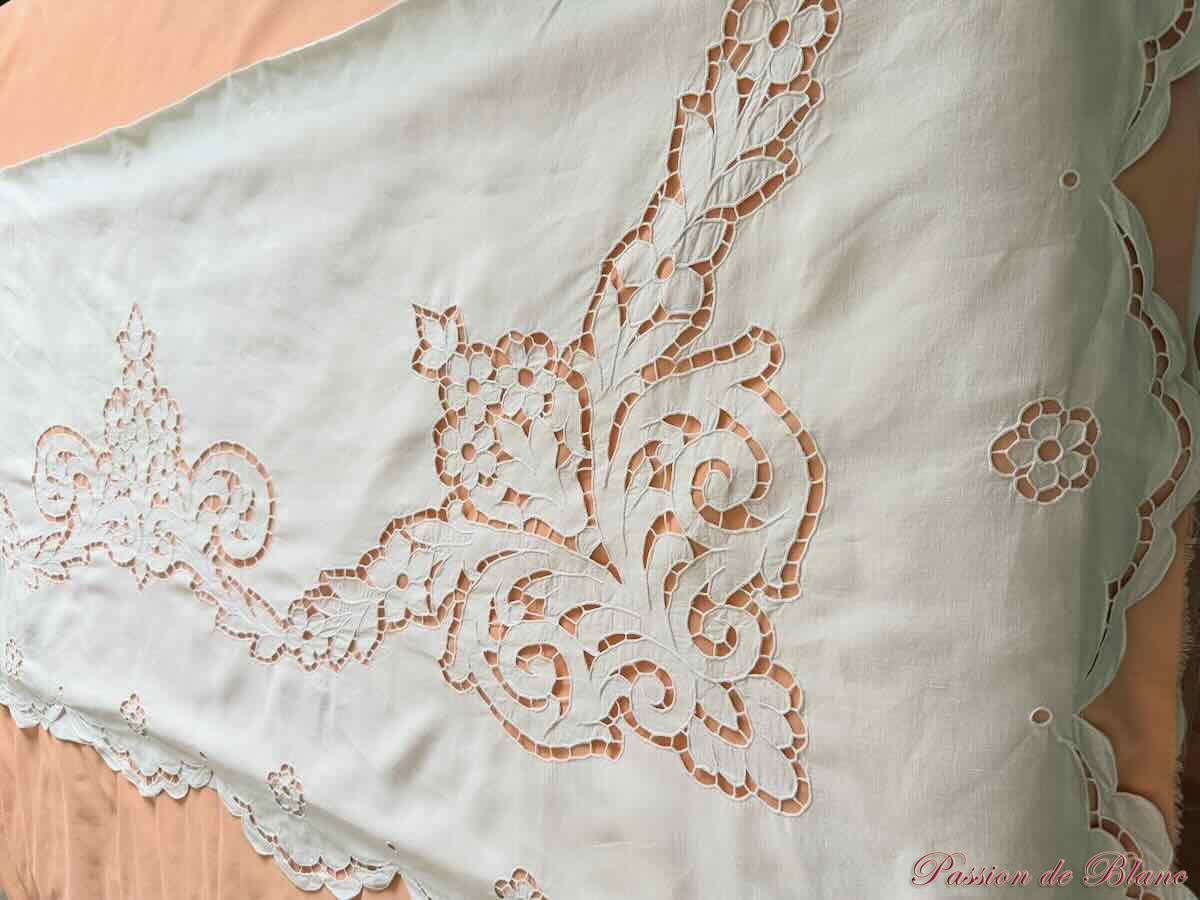 Drap avec broderie Richelieu réalisé main, toile fil de lin – Image 5