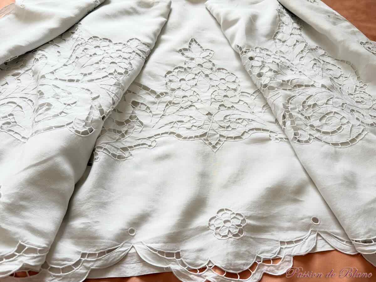 Drap avec broderie Richelieu réalisé main, toile fil de lin – Image 6