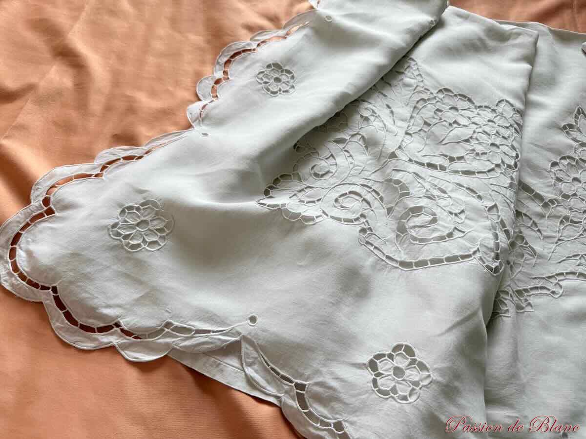 Drap avec broderie Richelieu réalisé main, toile fil de lin – Image 4
