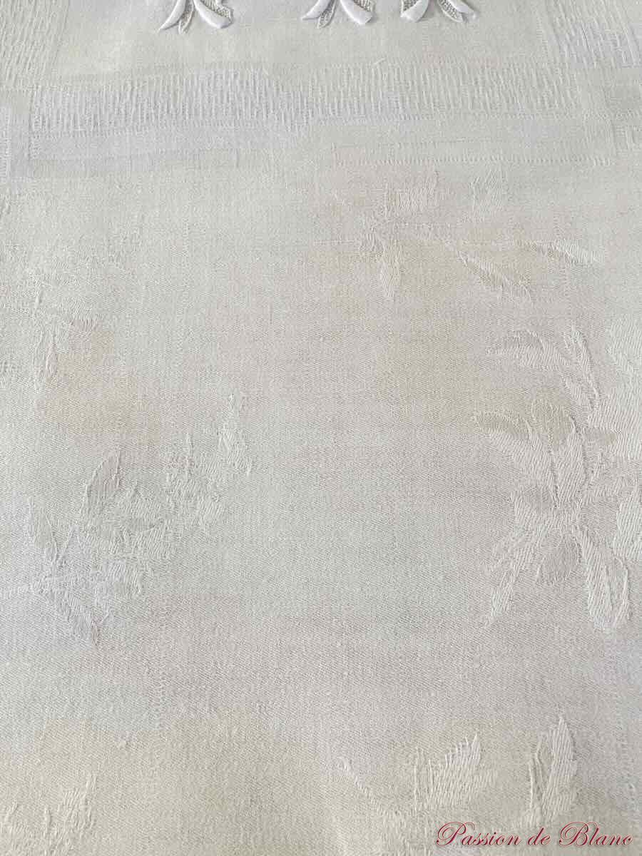 Grande nappe de 4 mètres damassé lin avec fleurs, 2 monogrammes VM – Image 5