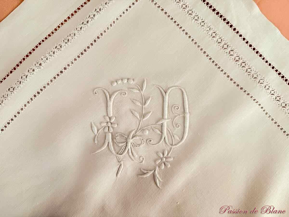 Paire taies brodées main, toile en lin fiavec travail fils tirés et monogramme LD – Image 5